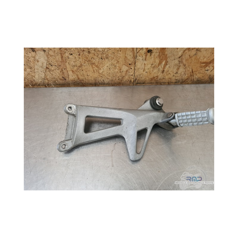 Platine repose pied passager droite Triumph Sprint ST 955 (T695) 1999 à 2005 